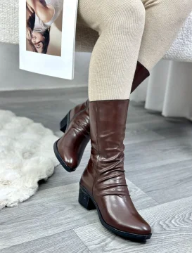 جزمة نسائية بتصميم انيق